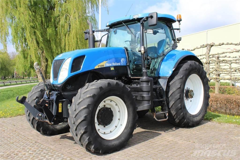 New Holland T7050 Tractoren