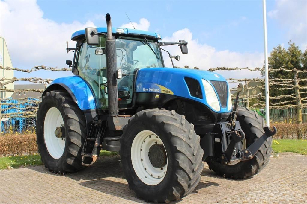 New Holland T7050 Tractoren