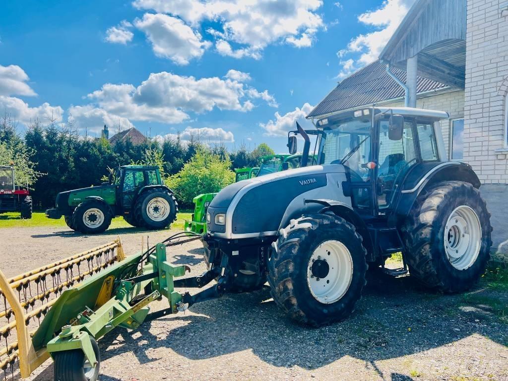 Valtra T 121 Tractoren