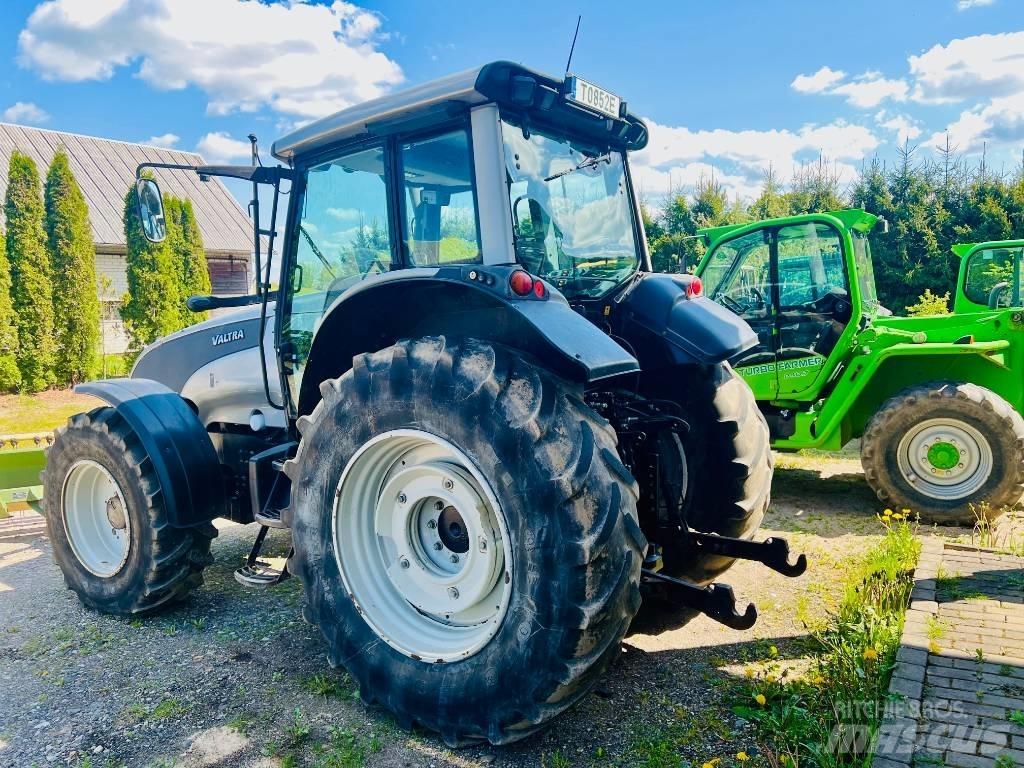 Valtra T 121 Tractoren