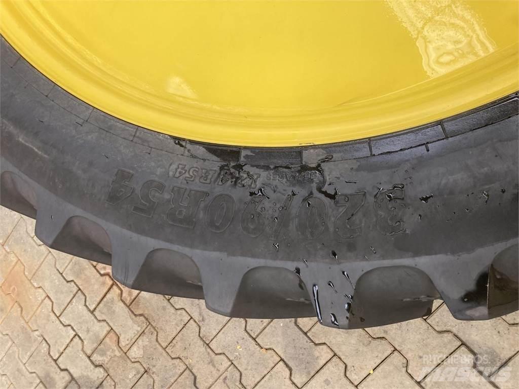 BKT 320/90R54 Banden, wielen en velgen