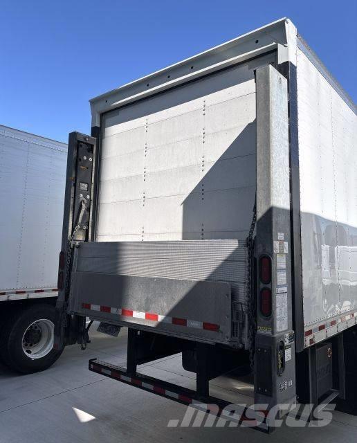 Freightliner M2 Bakwagens met gesloten opbouw