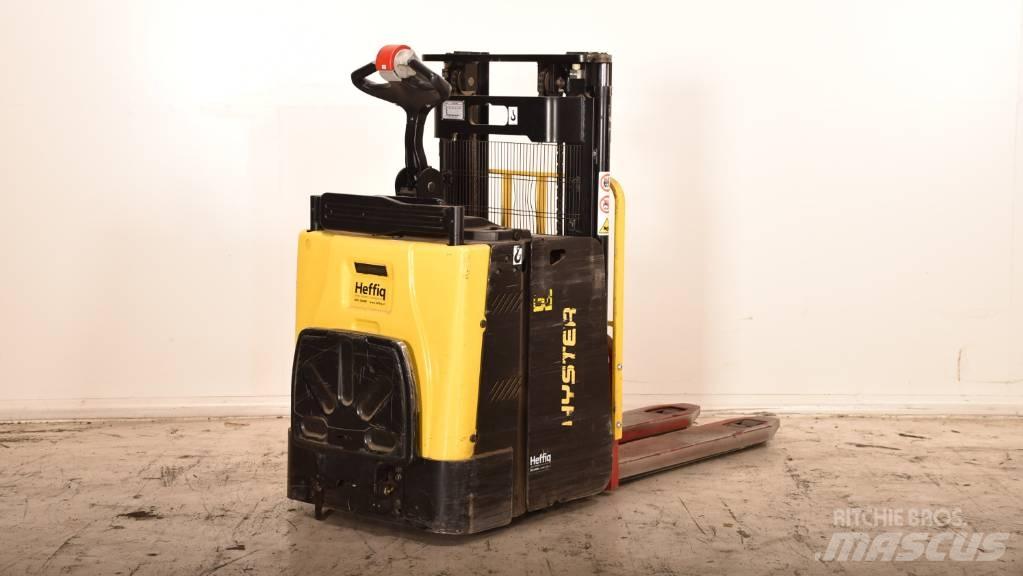 Hyster P2.0SD Pallettruck met meerij platform