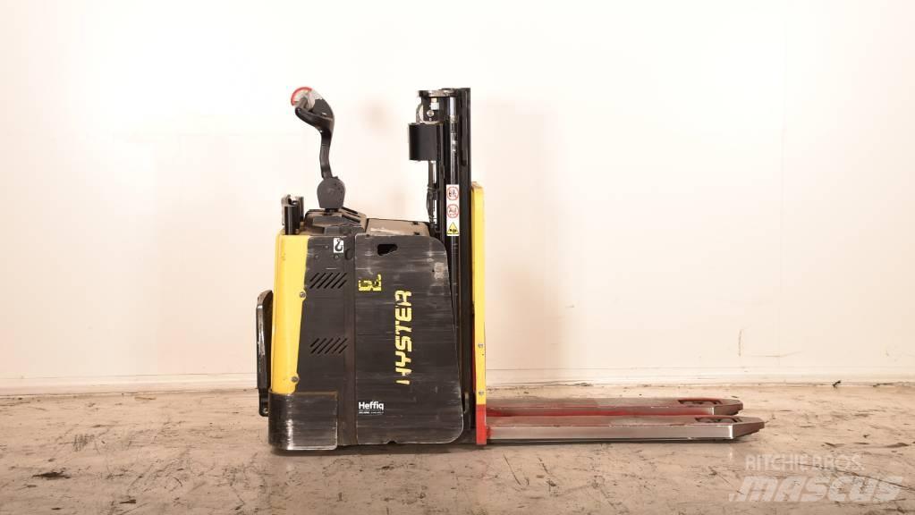 Hyster P2.0SD Pallettruck met meerij platform