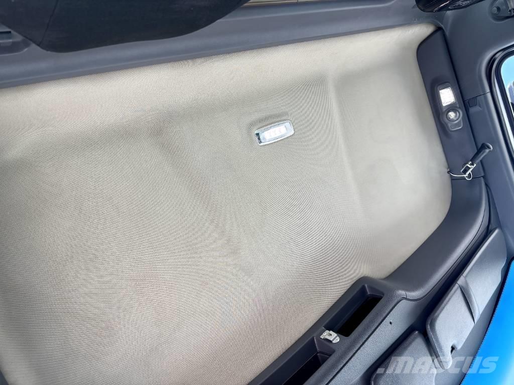 Peterbilt 567 Trekkers