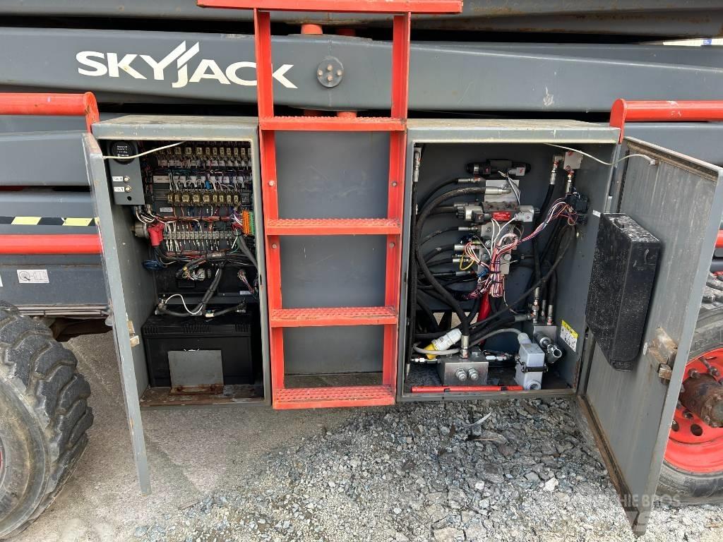 SkyJack SJ 8841 RT Schaarhoogwerkers