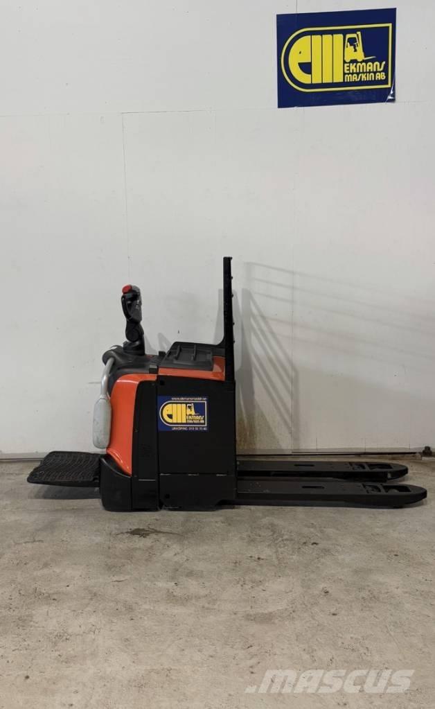 BT truck LPE 220 Pallettruck met meerij platform