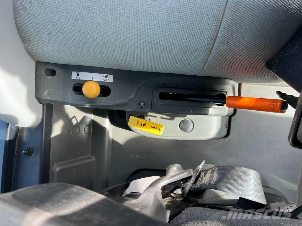 CLAAS Atos 230 Tractoren