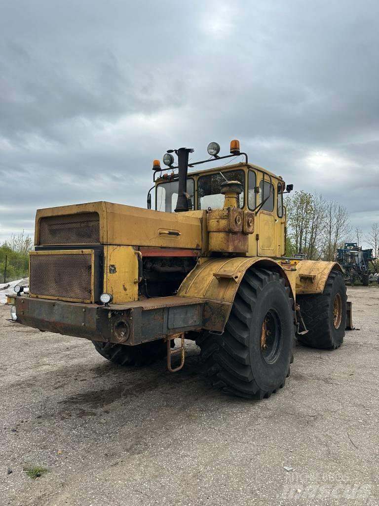  Kirovec K-701 Tractoren