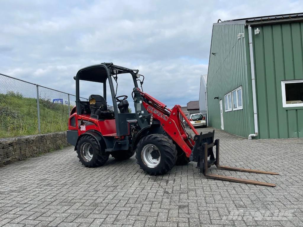 Mustang AL306 Wieldozers