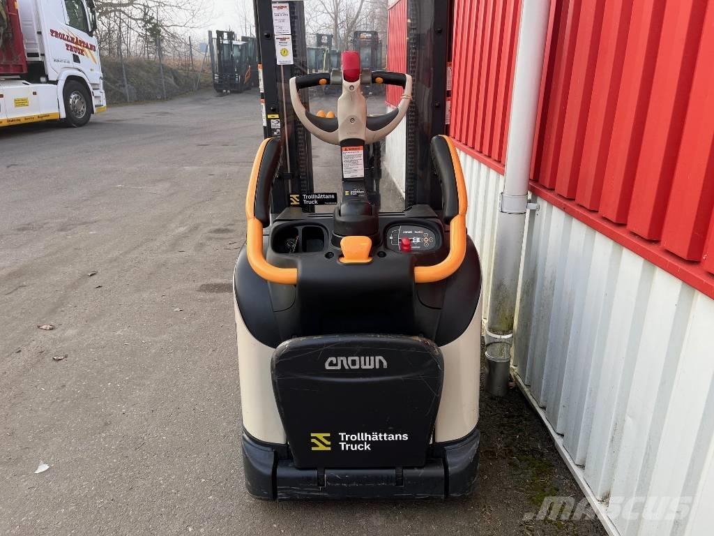 Crown ETi 4000-1.2 Meeloop stapelaar