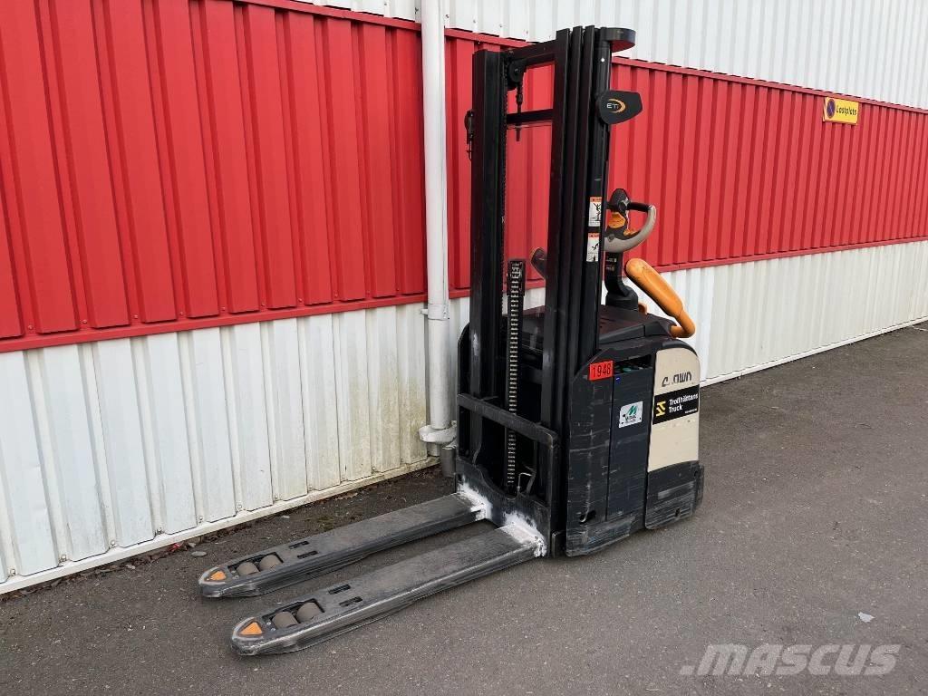 Crown ETi 4000-1.2 Meeloop stapelaar