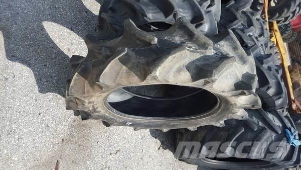  Pneus 9.5-24 Banden, wielen en velgen