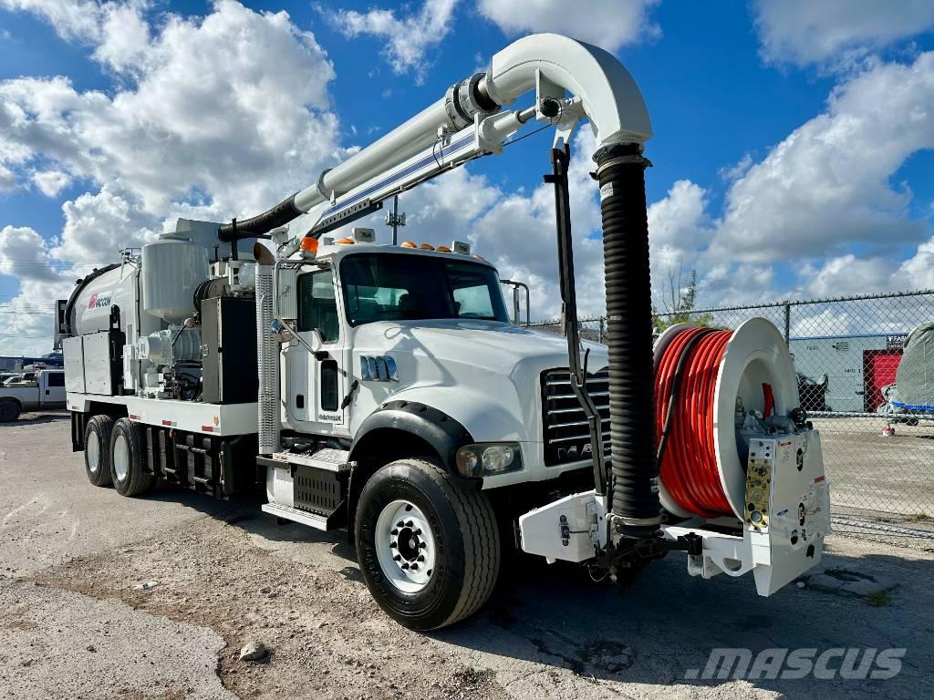 Mack GU713 Kolkenzuigers