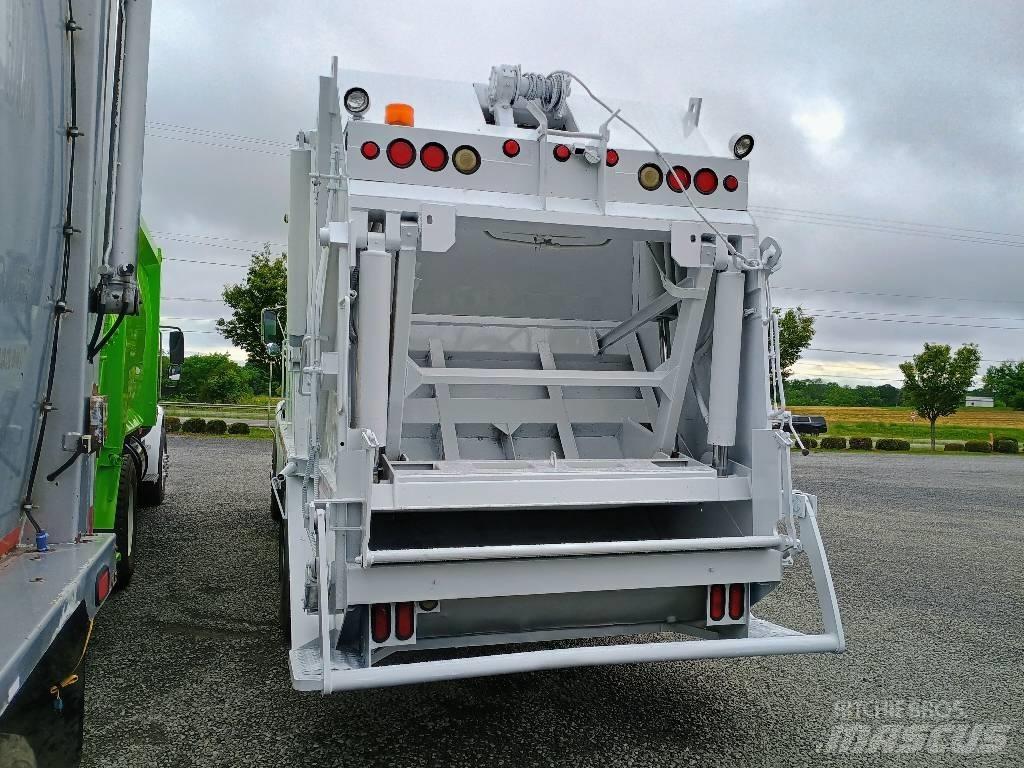 Sterling L7500 Vuilniswagens