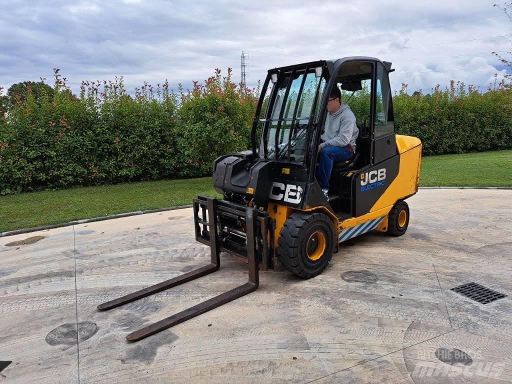 JCB TLT 30-19E Reachtruck voor hoog niveau