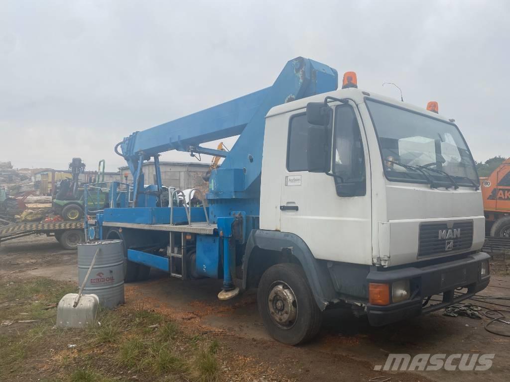 MAN 8.163 Vlakke laadvloer met kraan