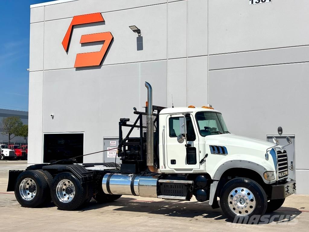 Mack GU713 Sleepwagens