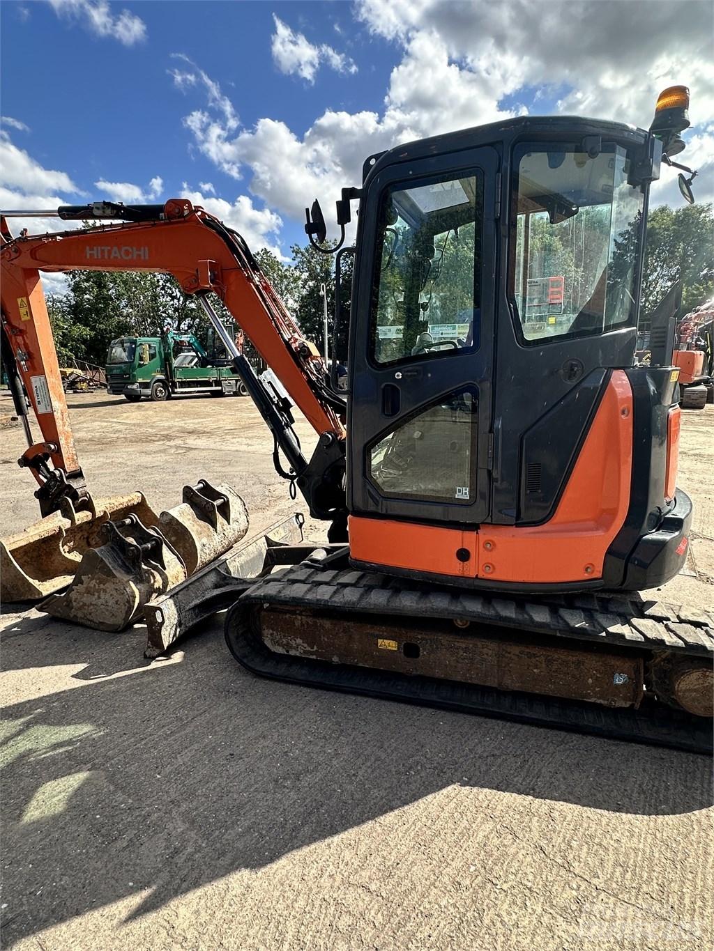 Hitachi 55U Minigraafmachines < 7t