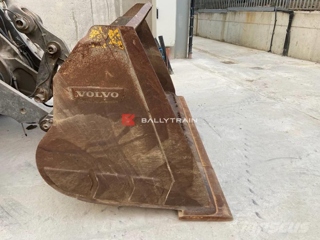 Volvo L 120 H Wielladers