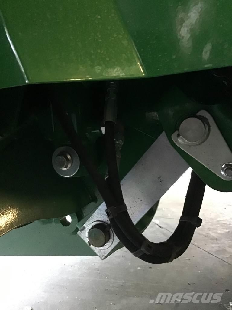 John Deere V461M Ronde-balenpersen