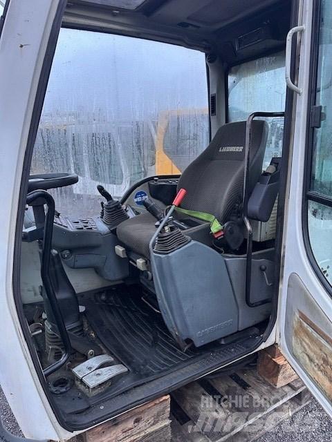 Liebherr A 314 CAB Cabine en interieur