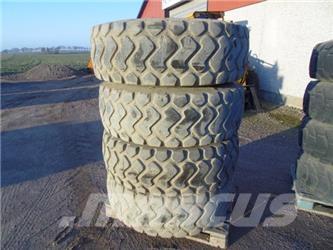  Däck 15,5x25 Banden, wielen en velgen