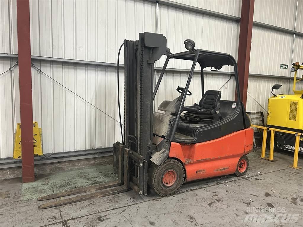 Linde E30-02 Elektrische heftrucks
