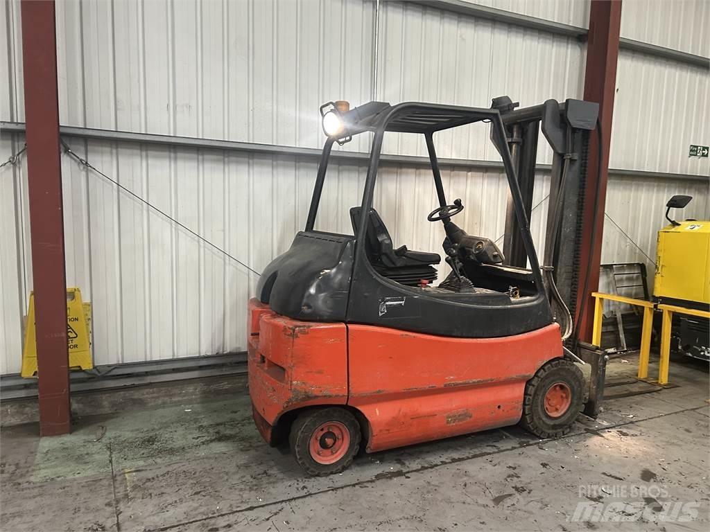 Linde E30-02 Elektrische heftrucks