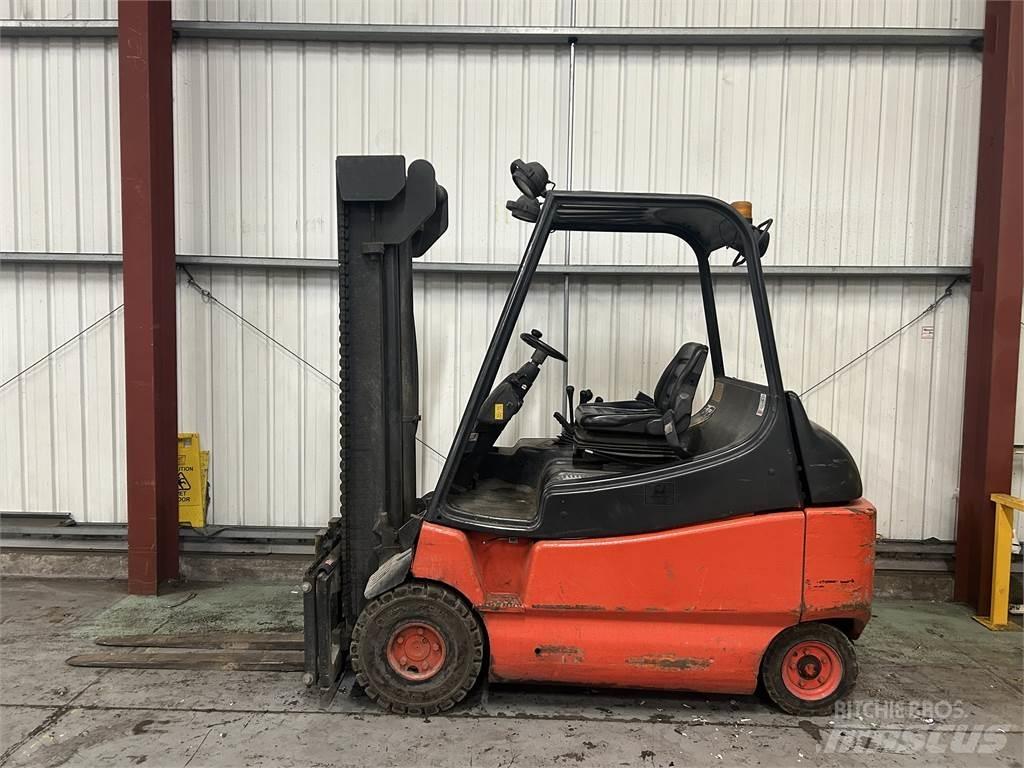 Linde E30-02 Elektrische heftrucks