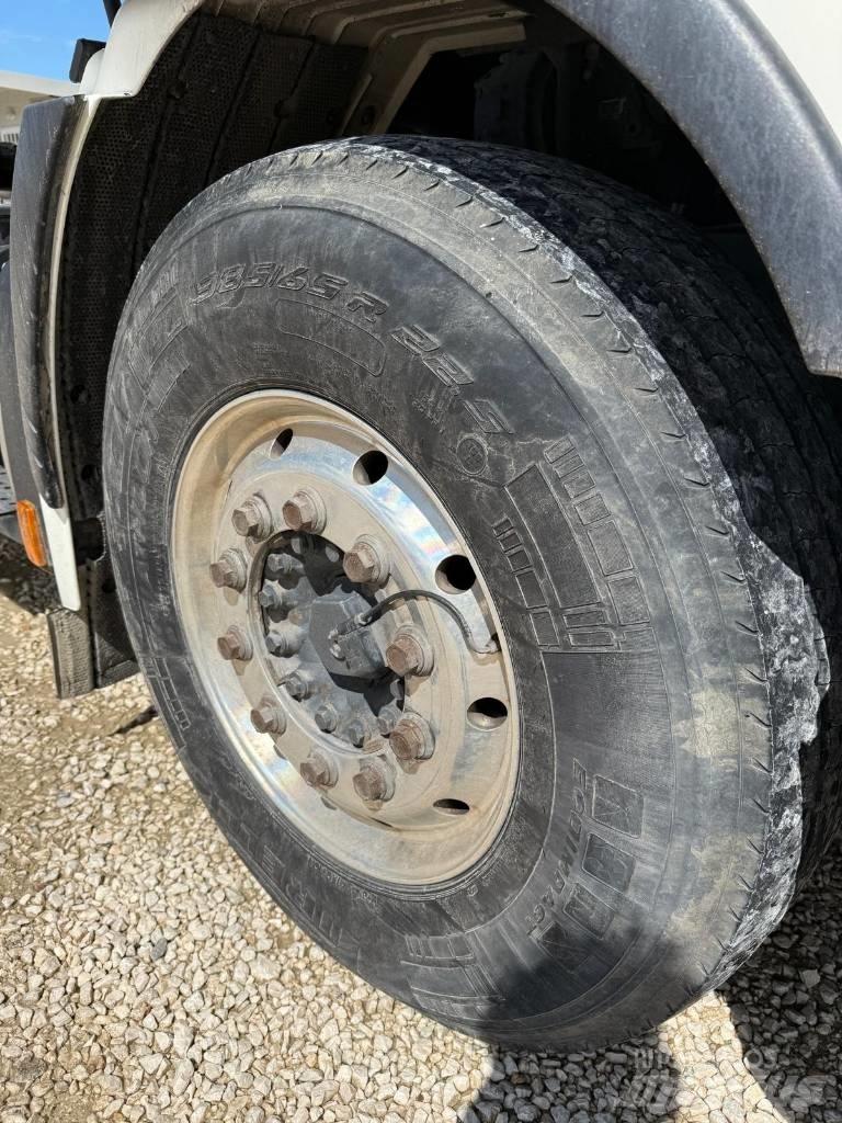Iveco Stralis 460 Trekkers