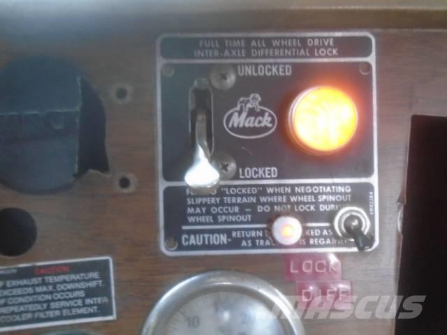 Mack RM 6866 S Sneeuwschuivers en -ploegen