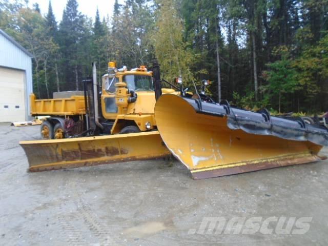 Mack RM 6866 S Sneeuwschuivers en -ploegen