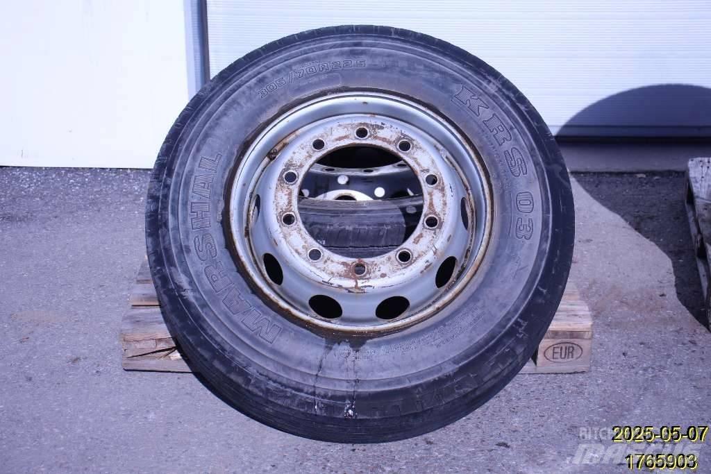  Marshal KRS 03 Banden, wielen en velgen
