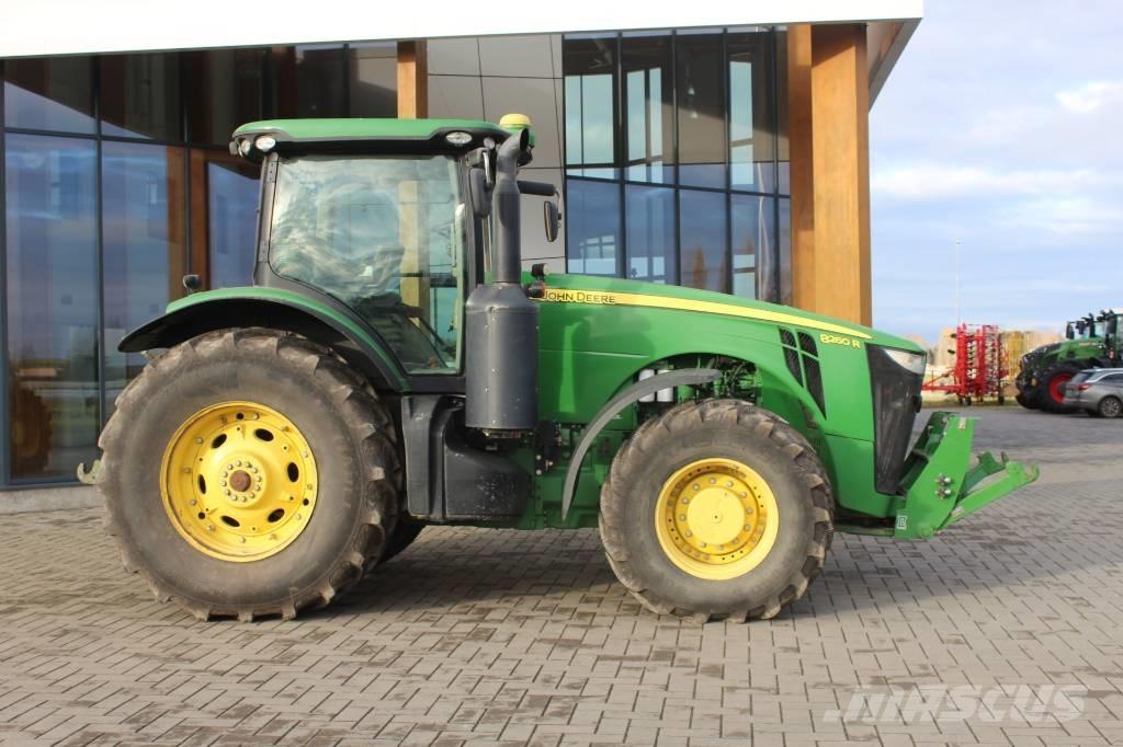 John Deere 8260 R Tractoren