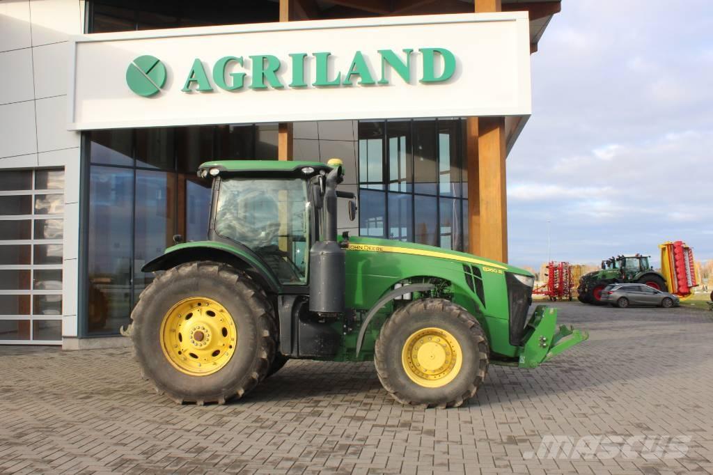 John Deere 8260 R Tractoren