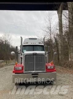 Western Star 4900 EX Trekkers
