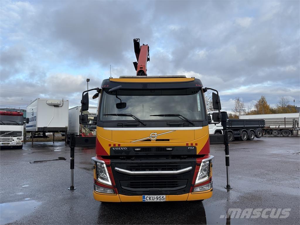Volvo FM370 6x2 Vlakke laadvloer met kraan
