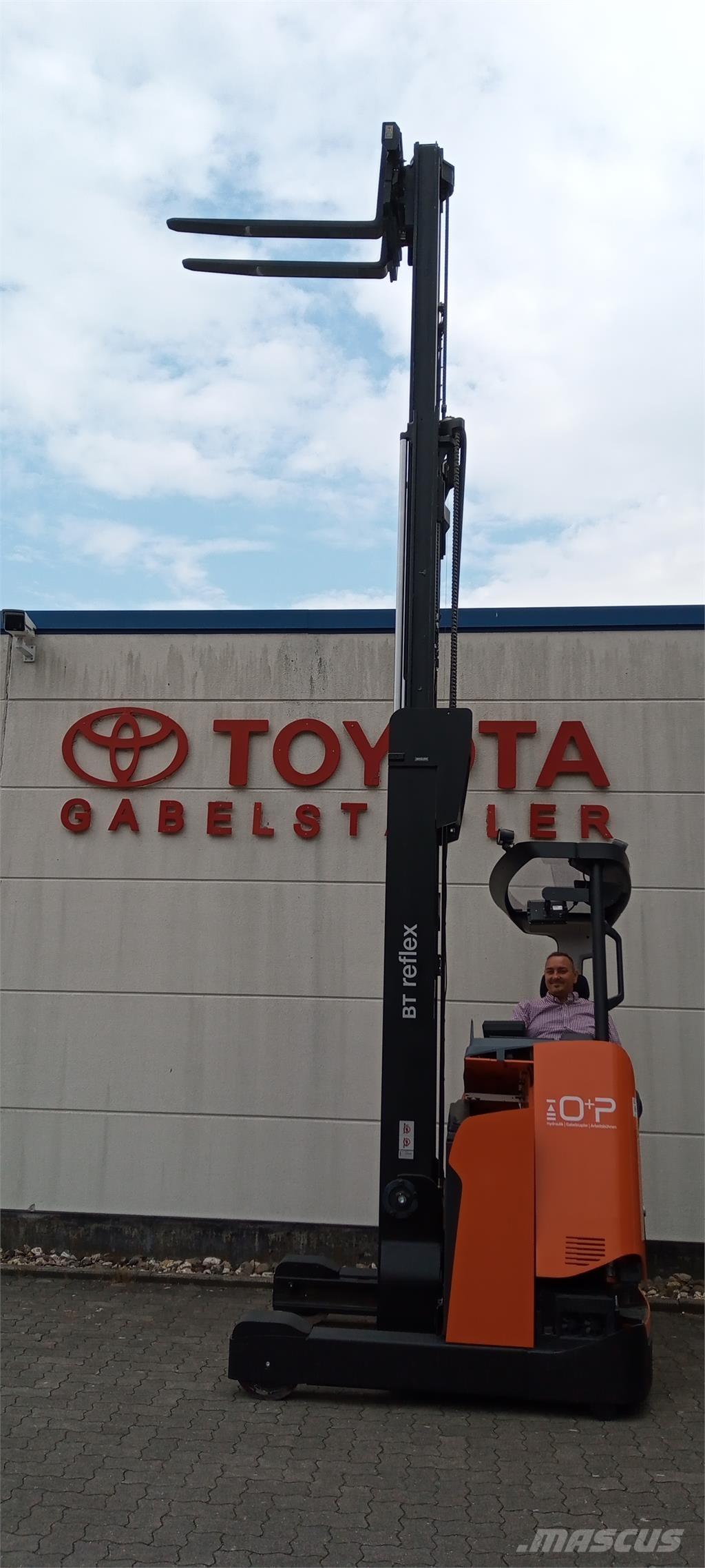 Toyota RRE 160H Reachtruck voor hoog niveau