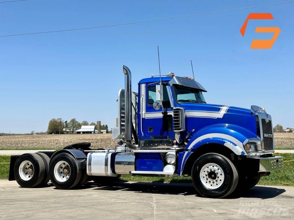 Mack Titan TD 713 Anders