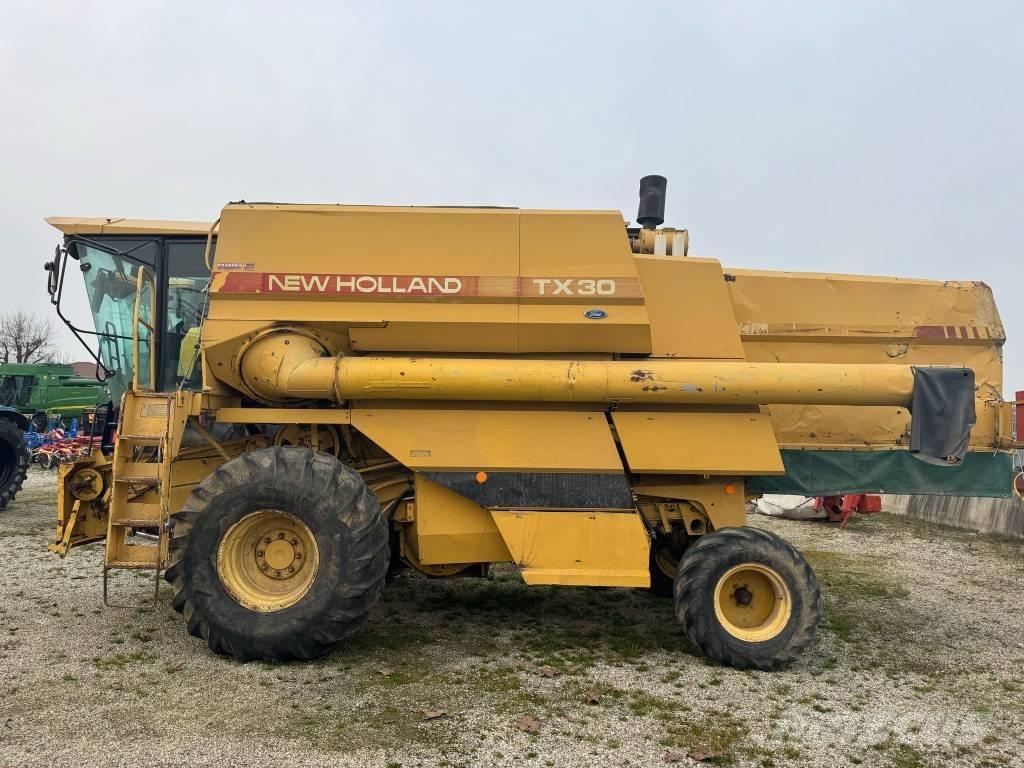New Holland TX 30 Maaidorsmachines