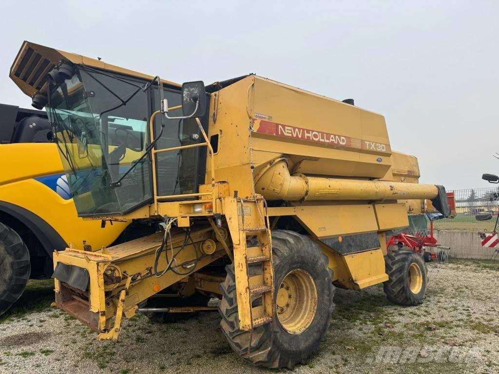 New Holland TX 30 Maaidorsmachines