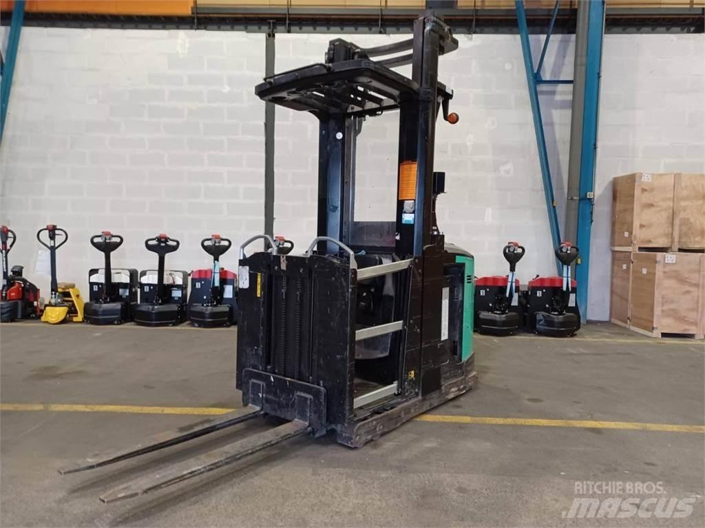 CAT NOH10N Orderpicker voor middelhoog niveau