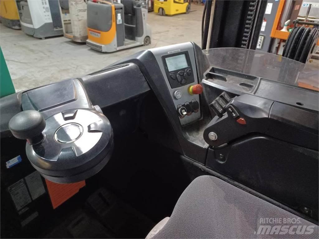 CAT NR16N Reachtruck voor hoog niveau