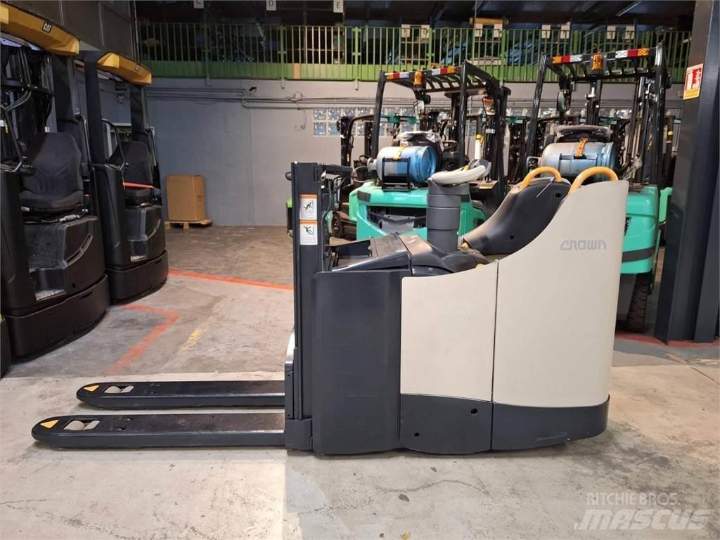 Crown DT3040 Zelfrijdende stapelaars