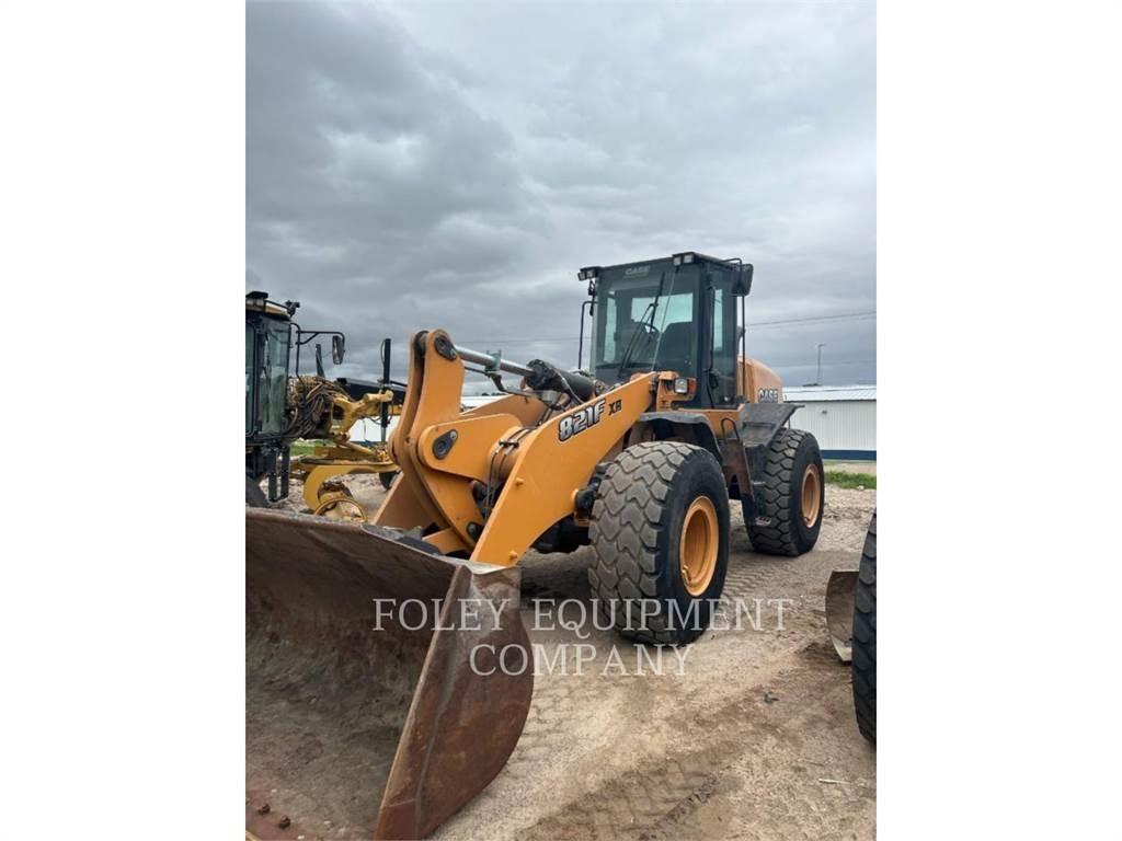 CASE 821F Wielladers