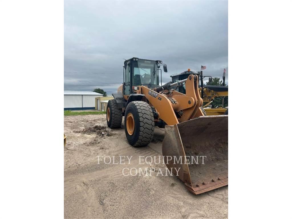 CASE 821F Wielladers