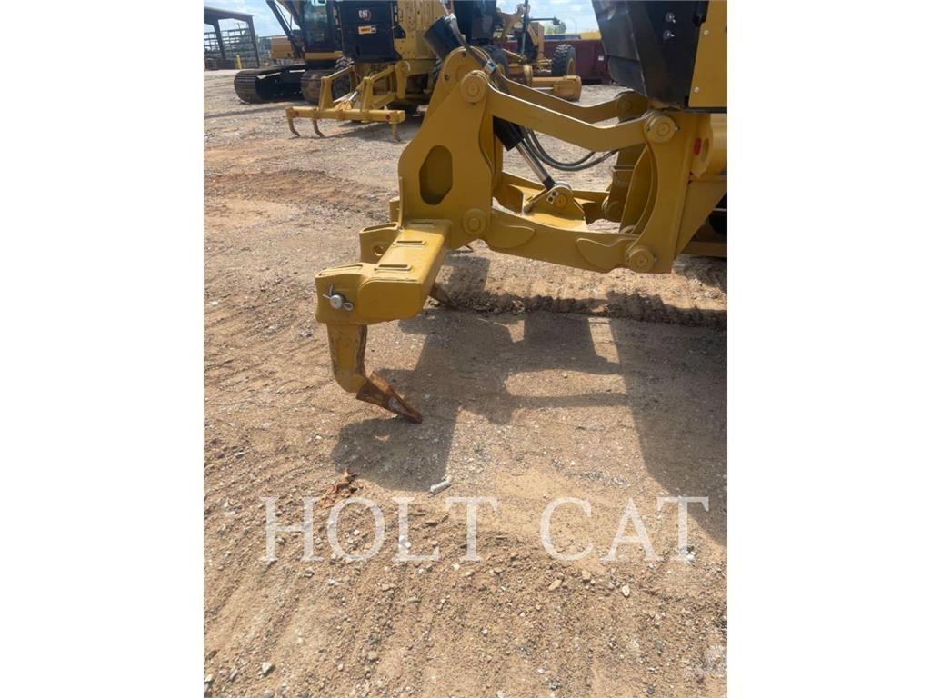 CAT 140 Graders
