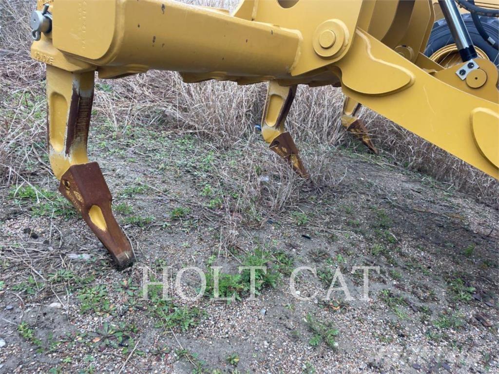 CAT 140 Graders