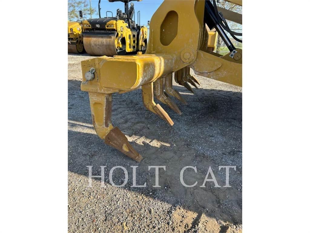 CAT 140 AWD Graders